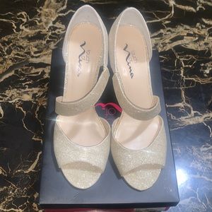 Touch of Nina Size 9.5 Candis champagne open toe heels